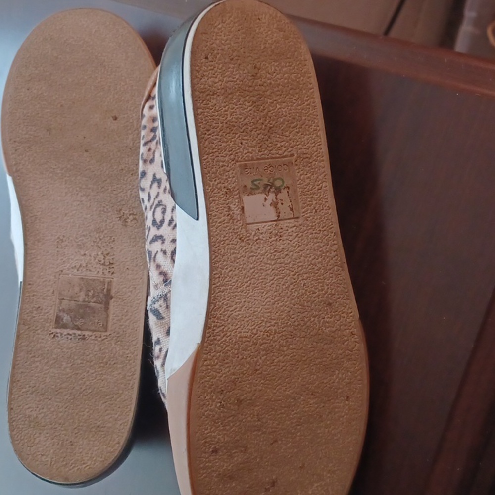 Dolce Vita Leopard Sneakers - Picture 4 of 4